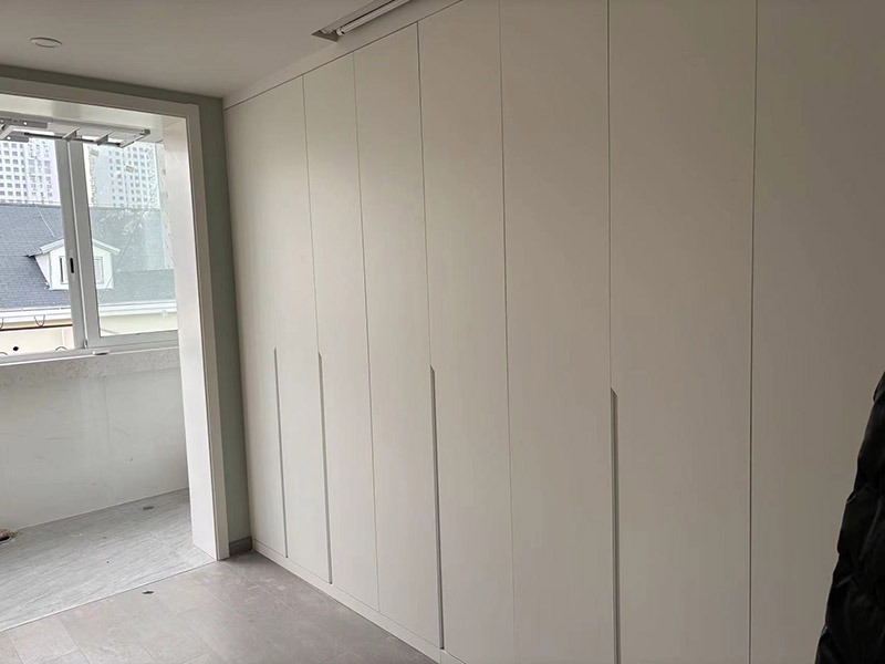 先做護(hù)墻板還是先刷涂料