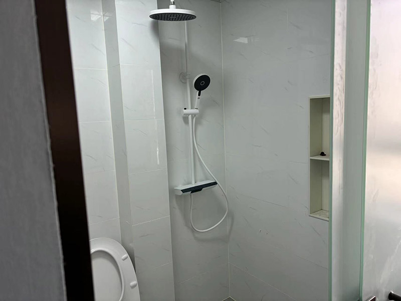 對于衛(wèi)生間裝修，應(yīng)該選擇哪種墻面處理材料？(圖1)